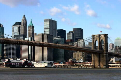 Brooklyn Bridge, primeira ponte pênsil do mundo feita de aço.