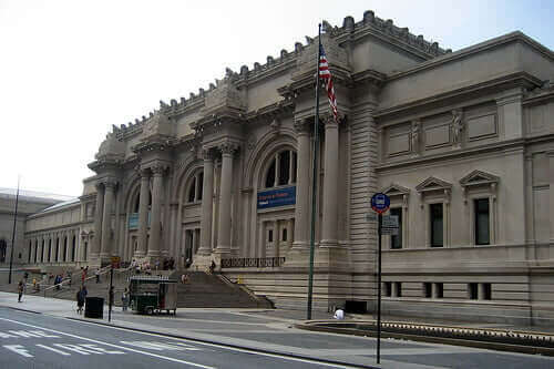 Metropolitan Museum of Art, onde 100 mil itens expostos contam 5 mil anos de história da arte.