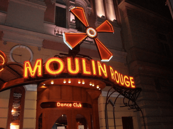 Fachada do Moulin Rouge