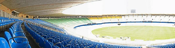 Estádio do Maracanã, arquibancada e campo.