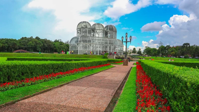 Conheça os principais pontos turísticos de Curitiba