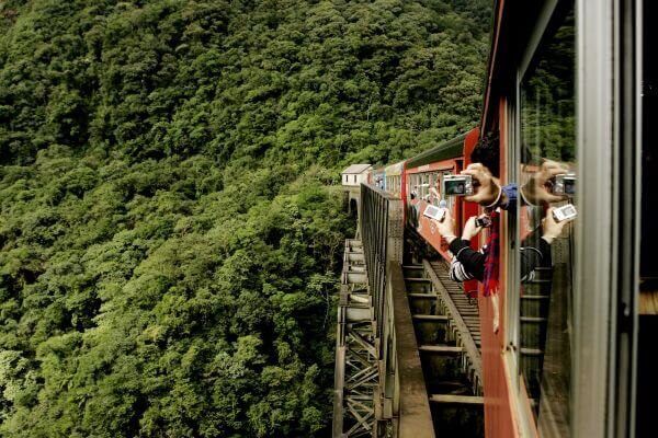 Passeio de trem pela serra do mar em Curitiba