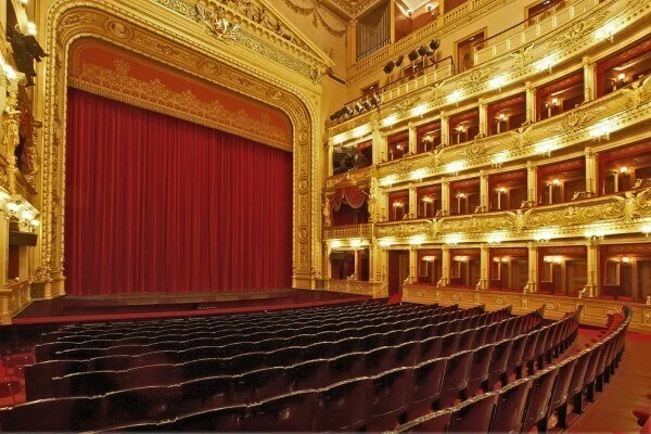 teatro nacional de praga por dentro