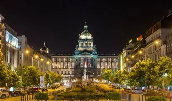 museu nacional de praga por fora