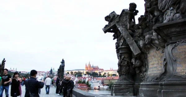 estátuas da ponte carlos de praga