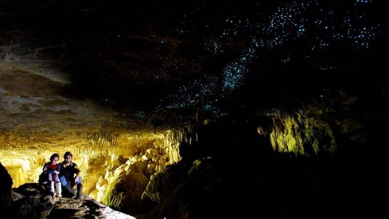 Turistas em Waitomo Caves