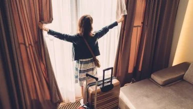 Turista em hotel