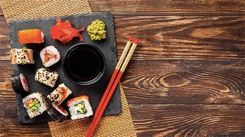 Prato tradicional de comida japonesa